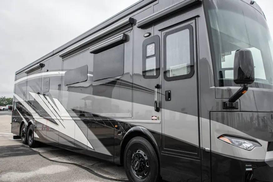 2026 Newmar Essex 4569 | Photo 6 of 35