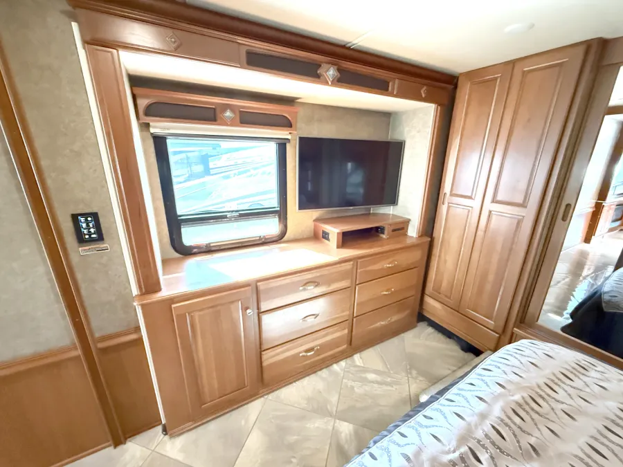 2016 Winnebago Journey 38P | Photo 17 of 30