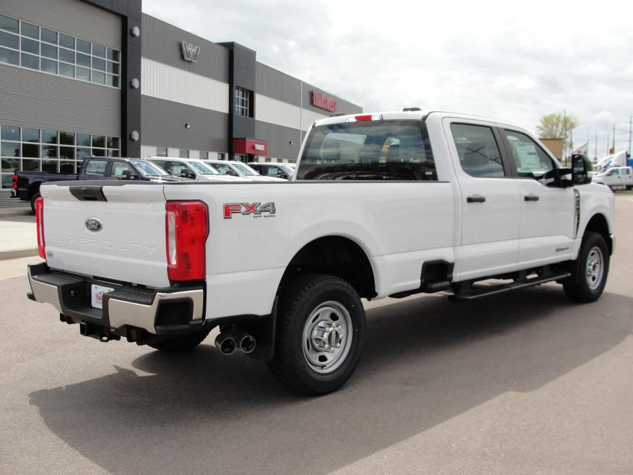 2024 Ford F-350 | Photo 5 of 19