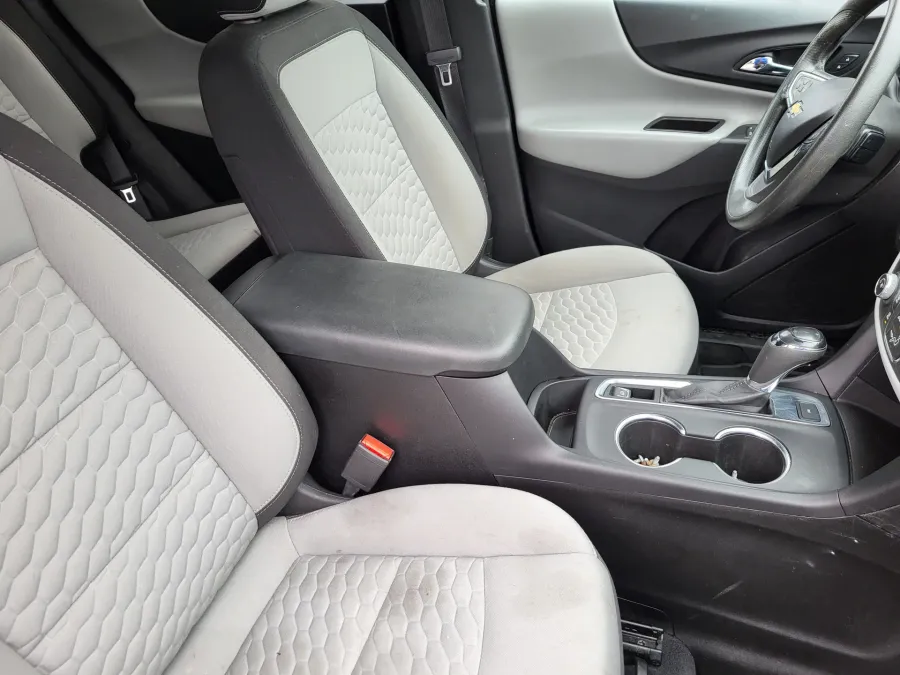 2021 Chevrolet Equinox LS | Photo 12 of 25