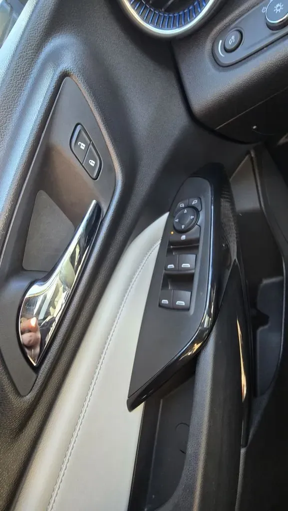 2025 Chevrolet Trax | Photo 11 of 27