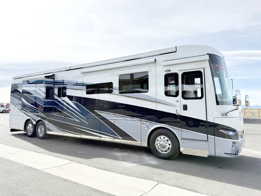 2026 Newmar Essex 4569 | Photo 1 of 5