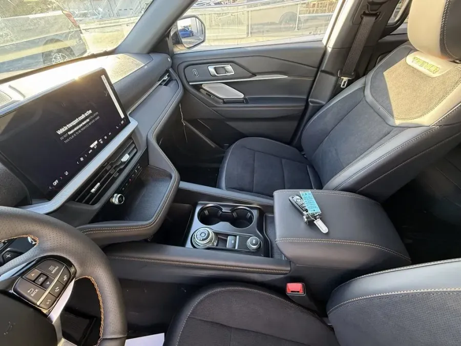 2026 Ford Explorer | Photo 16 of 32