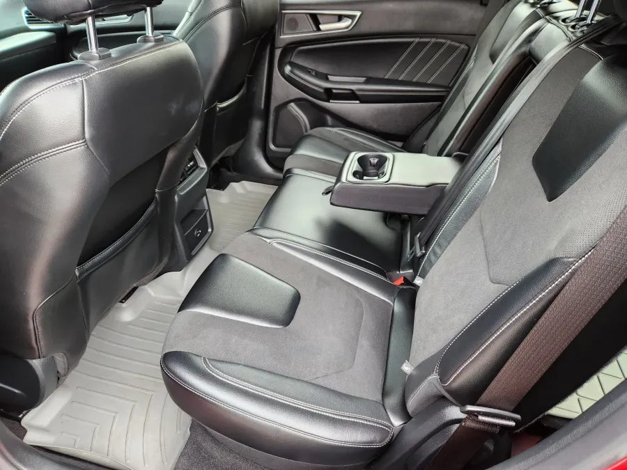 2021 Ford Edge ST | Photo 10 of 27