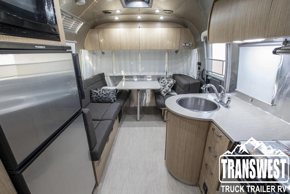 2018 Airstream Flying Cloud 25RB | Photo 5 of 20