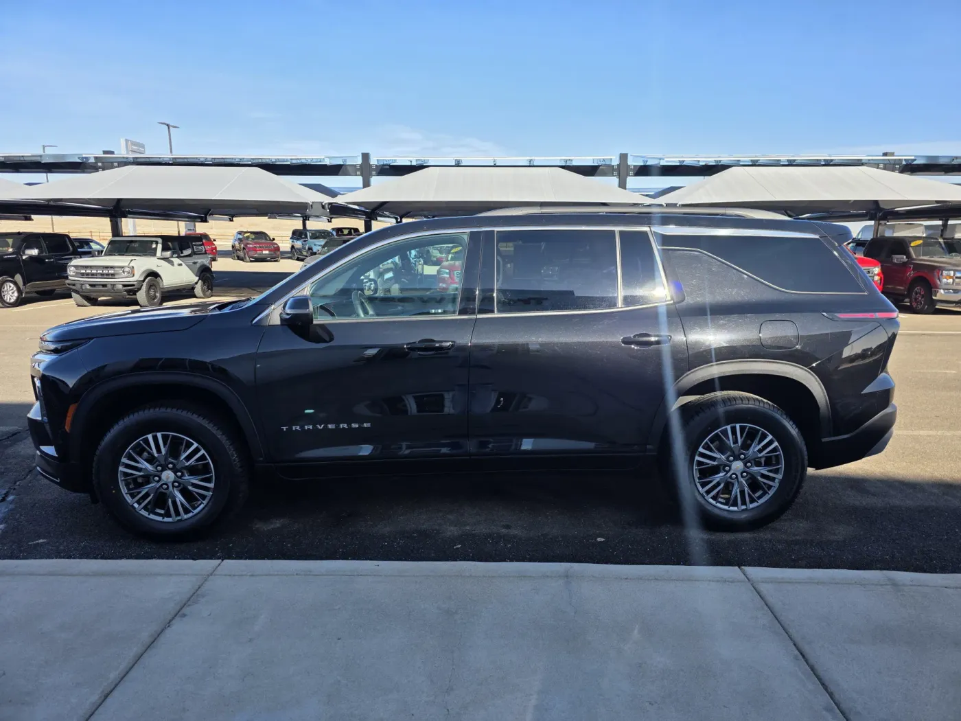 2024 Chevrolet Traverse AWD LT | Photo 4 of 29