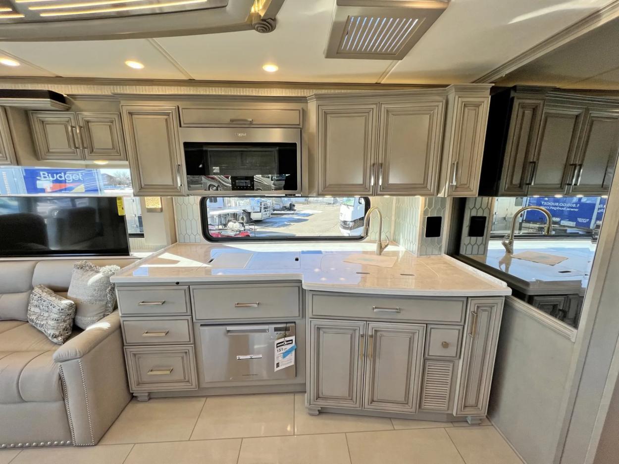 2023 Newmar London Aire 4551 | Photo 10 of 34