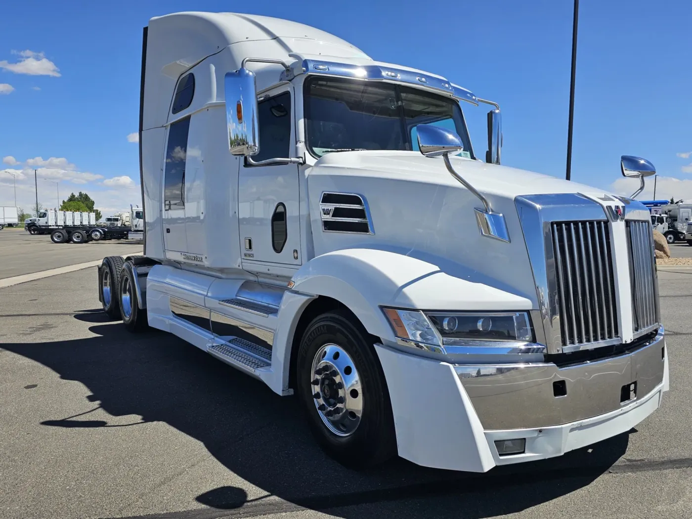 2022 Western Star 5700XE | Photo 3 of 23