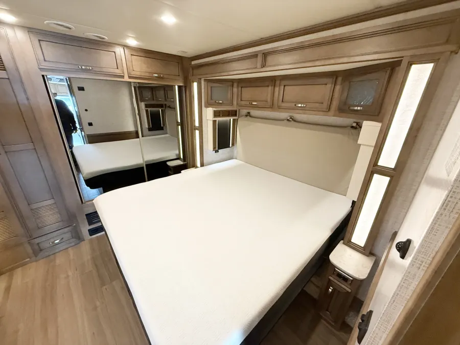 2022 Newmar Canyon Star 3722 | Photo 14 of 28