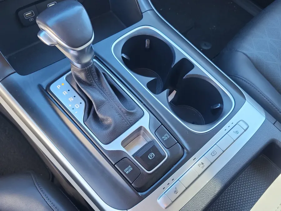 2024 Kia Carnival LX | Photo 16 of 22