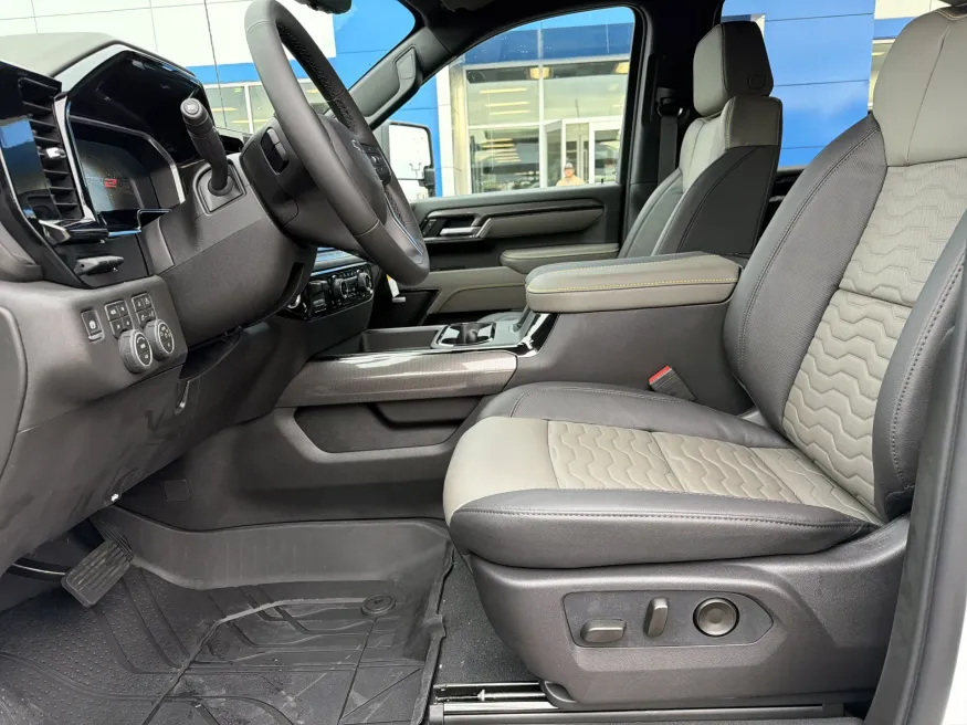 2026 Chevrolet Silverado 2500HD ZR2 | Photo 14 of 20