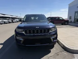 2024 Jeep Grand Cherokee Limited | Thumbnail Photo 2 of 16