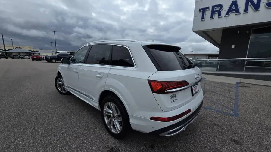 2023 Audi Q7 | Photo 6 of 34