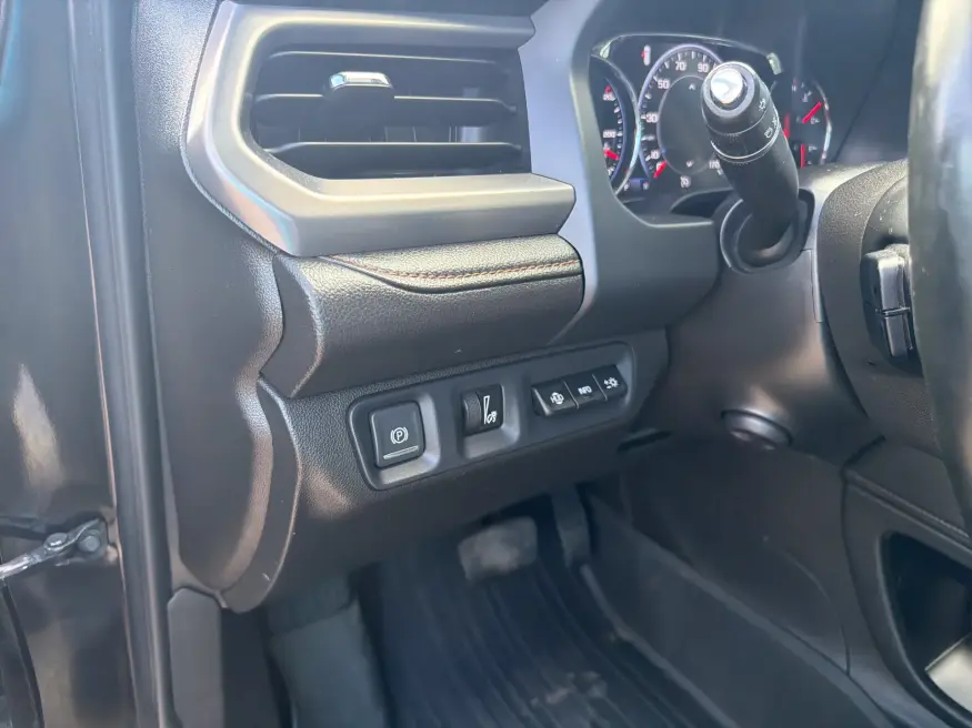 2023 GMC Acadia AT4 | Photo 18 of 25