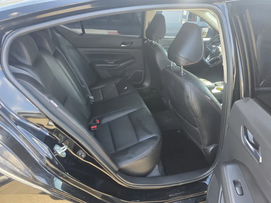 2022 Nissan Altima 2.5 SR | Photo 14 of 23