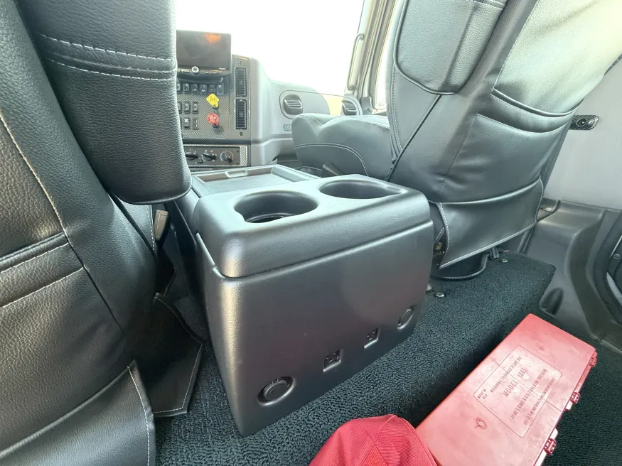 2024 Freightliner M2 106 Summit Hauler | Photo 11 of 22