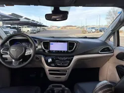 2023 Chrysler Pacifica Touring L | Thumbnail Photo 12 of 23