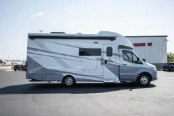 2026 Tiffin Wayfarer 25XRW | Thumbnail Photo 3 of 24