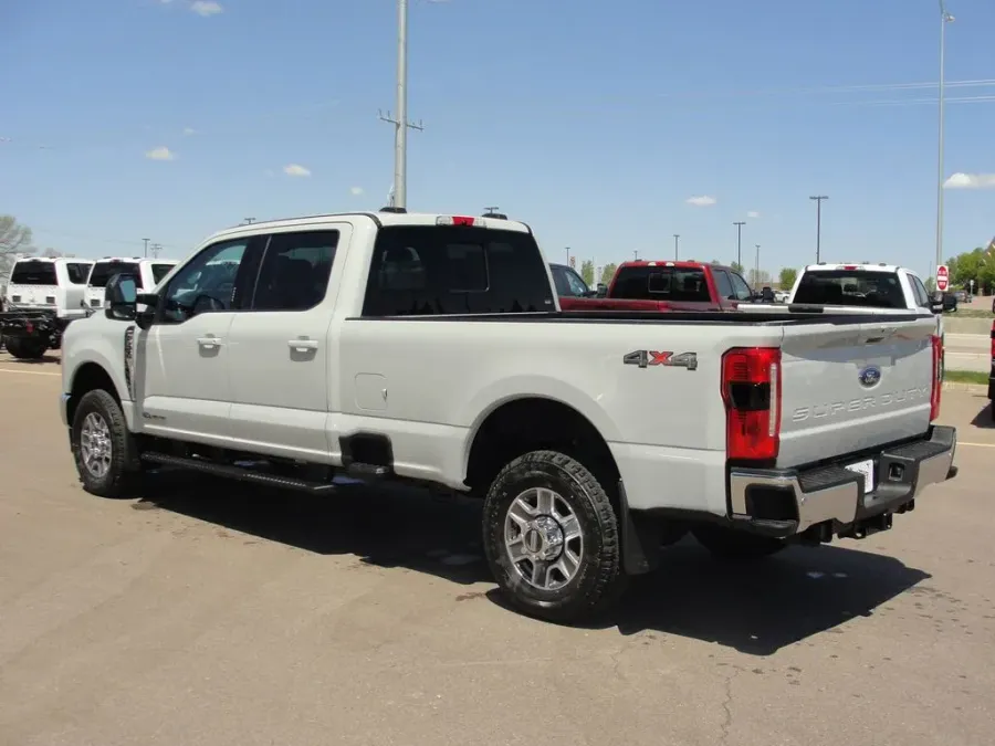 2026 Ford Super Duty F-350 | Photo 4 of 28