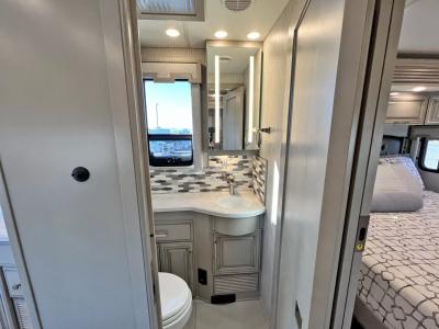 2023 Newmar London Aire 4551 | Thumbnail Photo 12 of 34