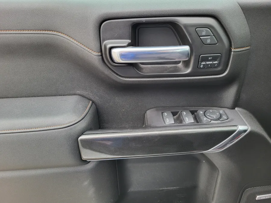 2021 GMC Sierra 1500 AT4 | Photo 18 of 24