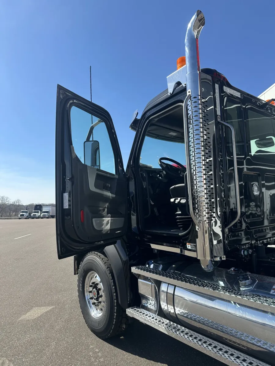 2027 Western Star 49X | Photo 9 of 14