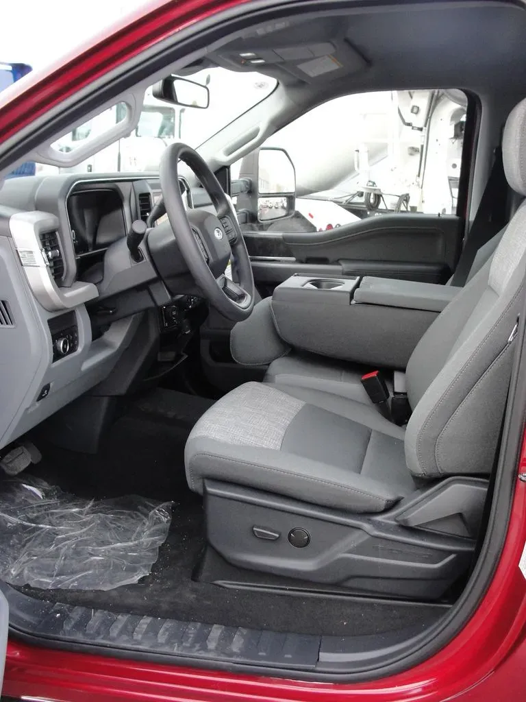 2026 Ford Super Duty F-250 XLT | Photo 10 of 13