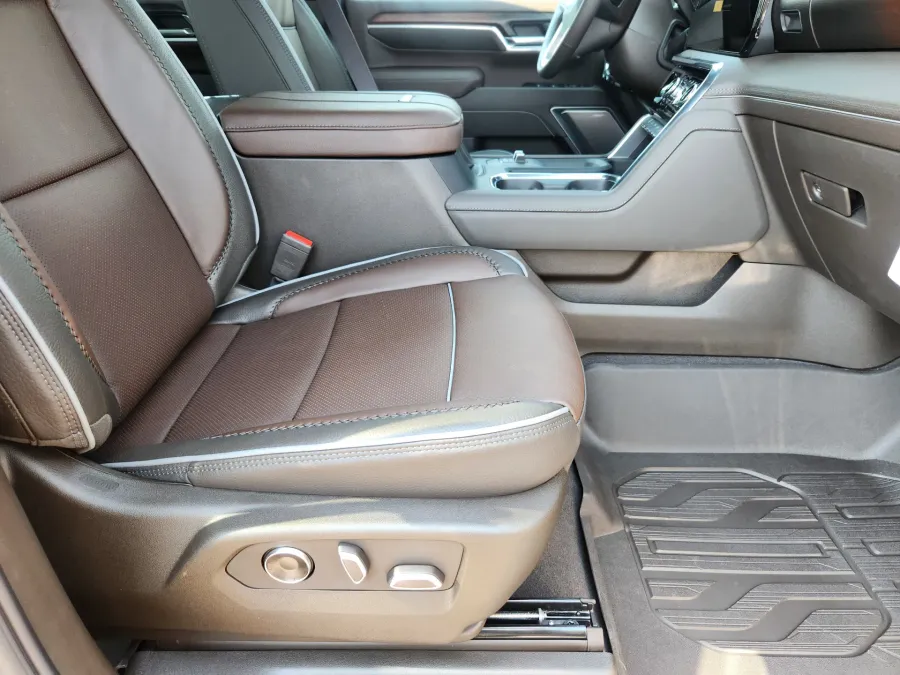 2026 GMC Sierra 2500HD Denali | Photo 20 of 31