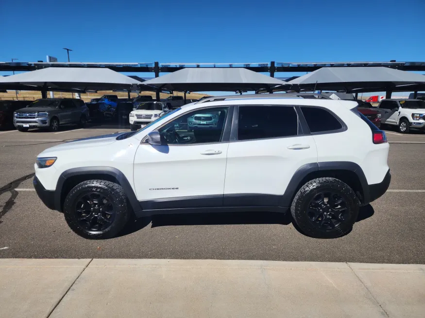 2021 Jeep Cherokee Trailhawk | Photo 3 of 26