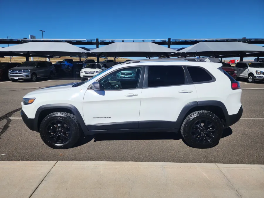 2021 Jeep Cherokee Trailhawk | Photo 3 of 26
