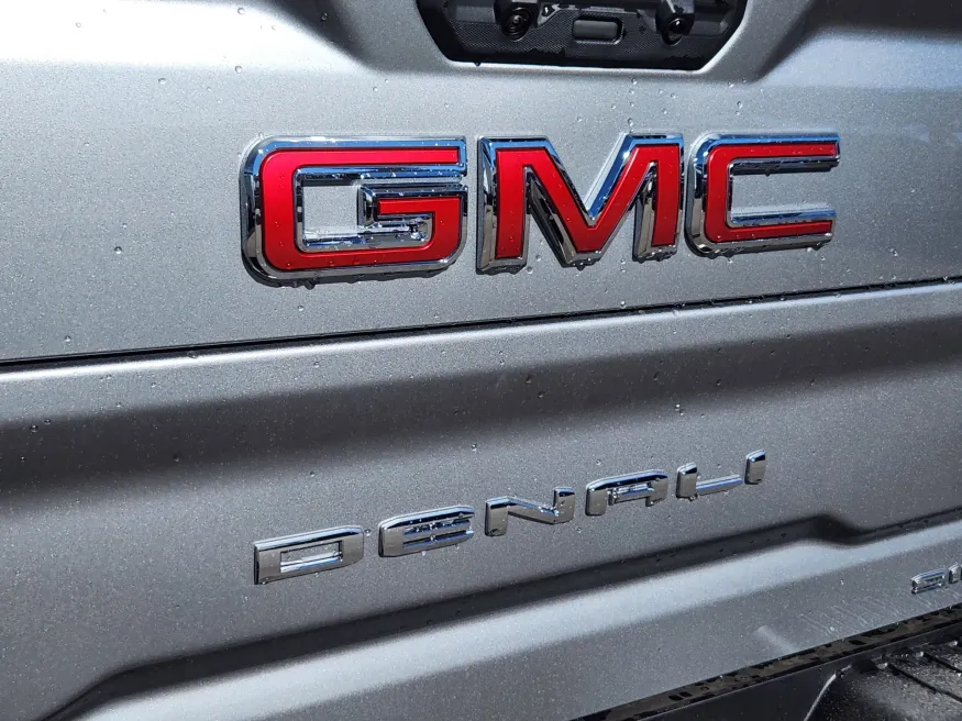 2026 GMC Sierra 2500HD Denali | Photo 14 of 32