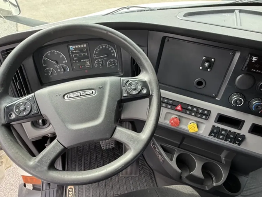 2019 Freightliner Cascadia | Photo 12 of 20