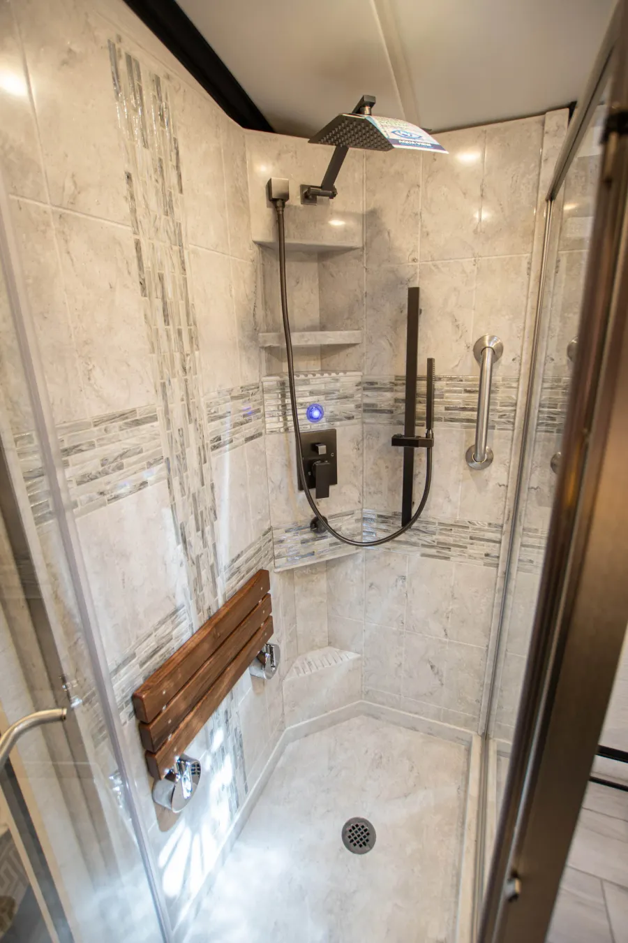 2026 Newmar Dutch Star 4081 | Photo 16 of 19