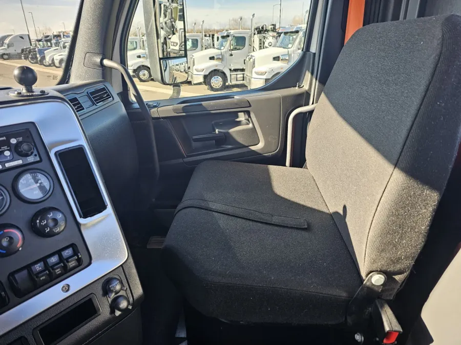 2025 Western Star 47X | Photo 13 of 16