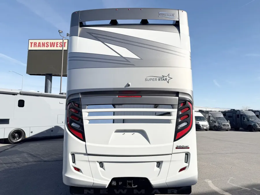2026 Newmar Super Star 3731 | Photo 16 of 31
