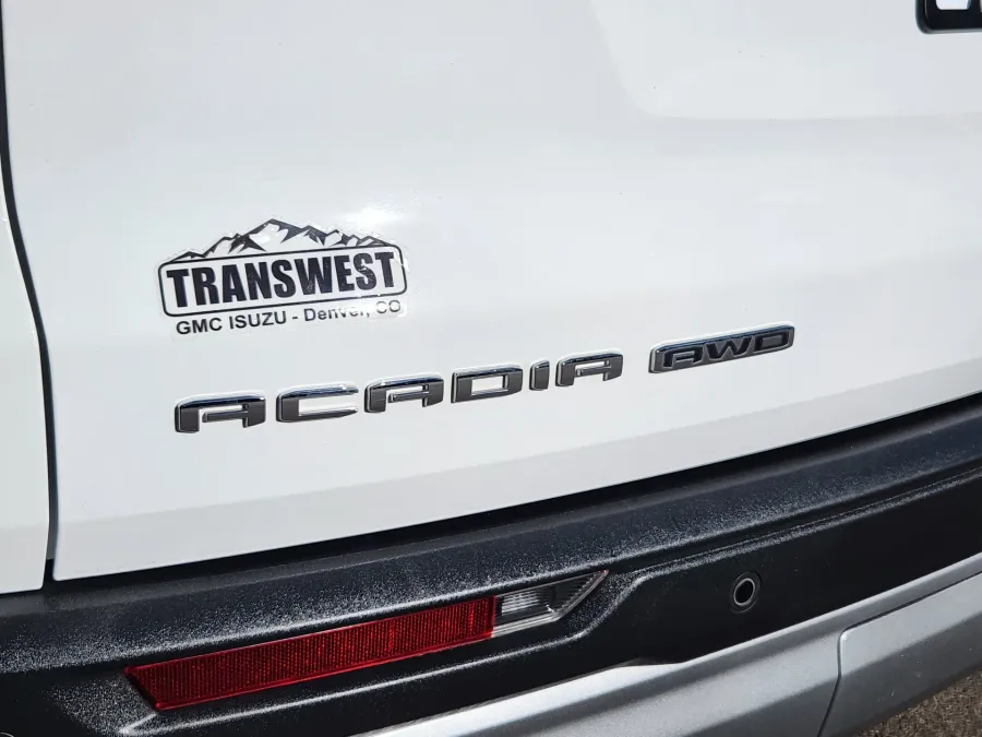 2025 GMC Acadia AWD Elevation | Photo 15 of 29