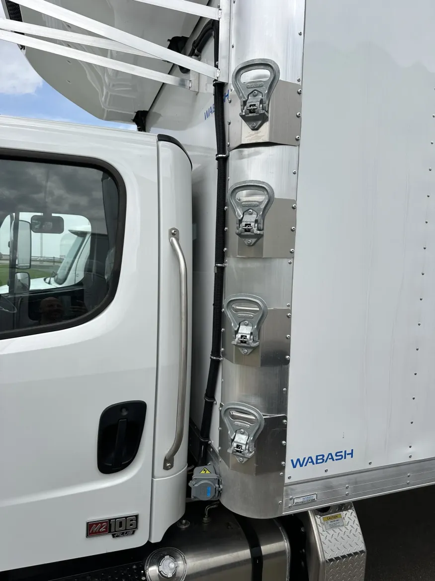 2025 Freightliner M2 106 | Photo 16 of 18