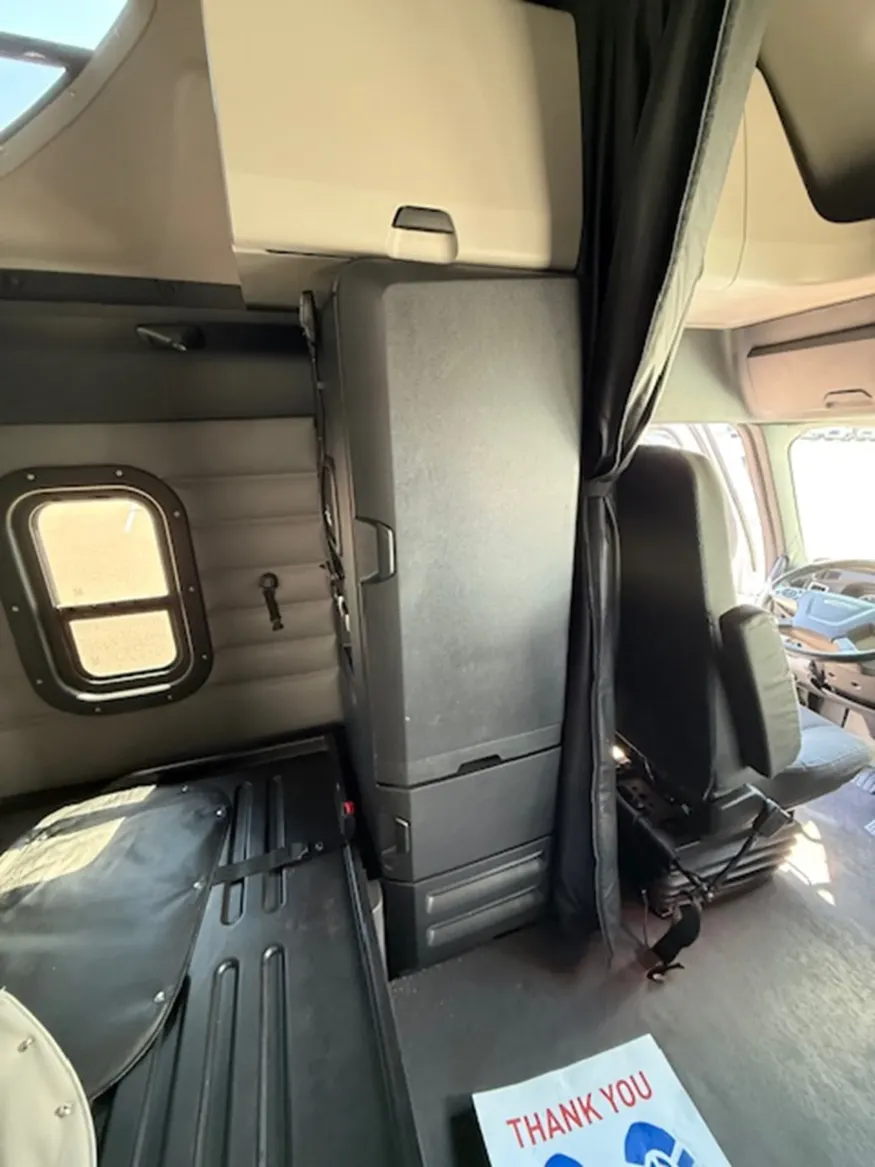 2023 Freightliner Cascadia | Photo 15 of 16