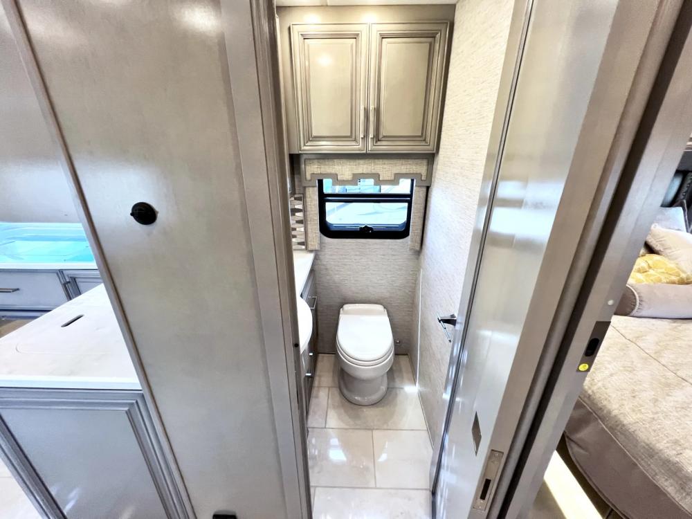 2023 Newmar London Aire 4569 | Photo 14 of 42