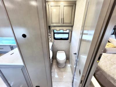 2023 Newmar London Aire 4569 | Thumbnail Photo 14 of 42