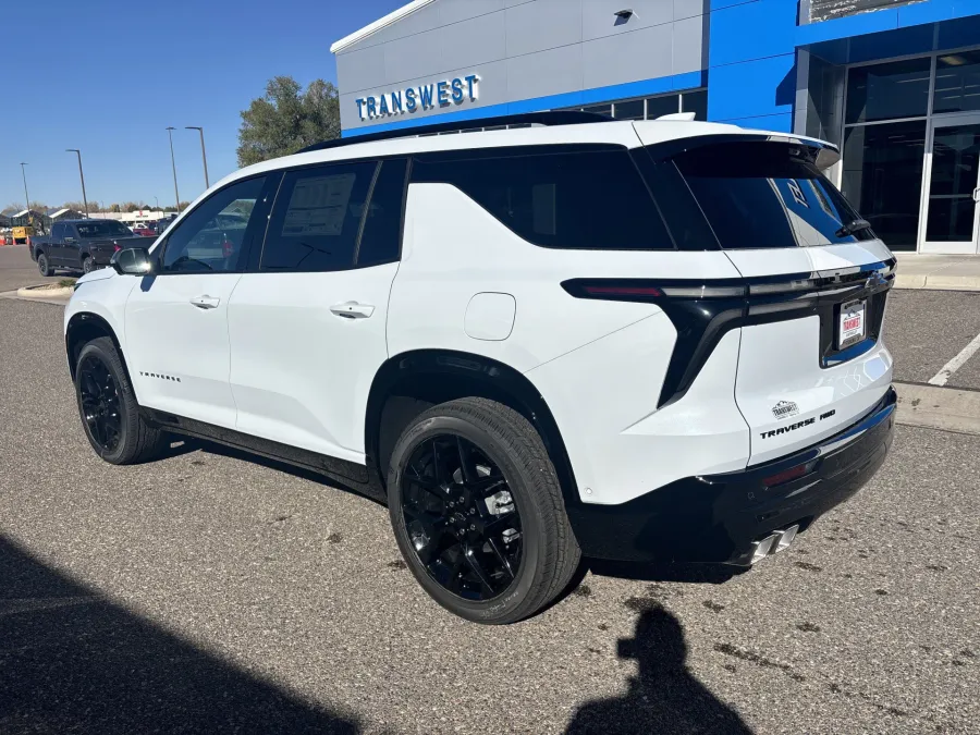 2026 Chevrolet Traverse AWD RS | Photo 2 of 23