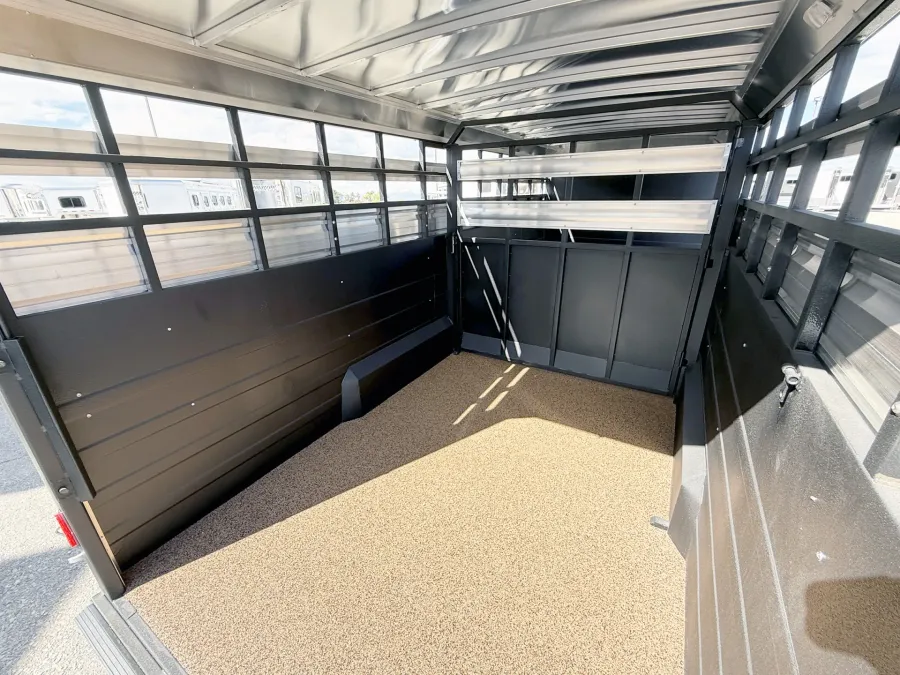 2026 Logan Coach Stock Combo | Photo 15 of 18