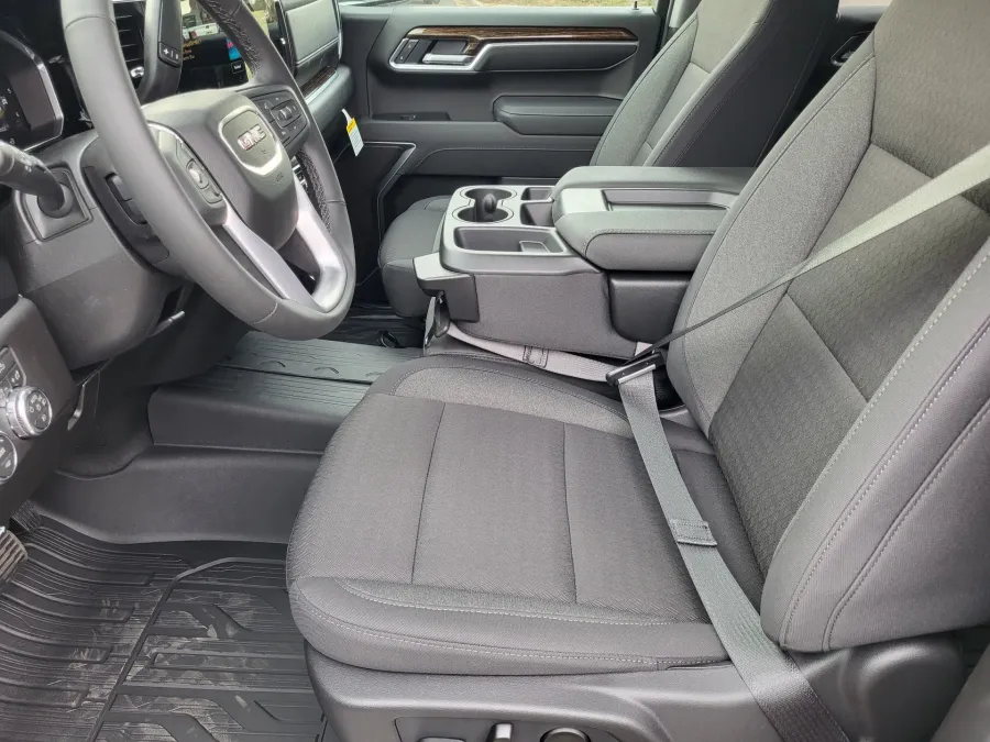 2026 GMC Sierra 1500 Elevation | Photo 8 of 23