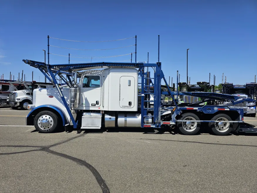 2019 Peterbilt 389 | Photo 3 of 24