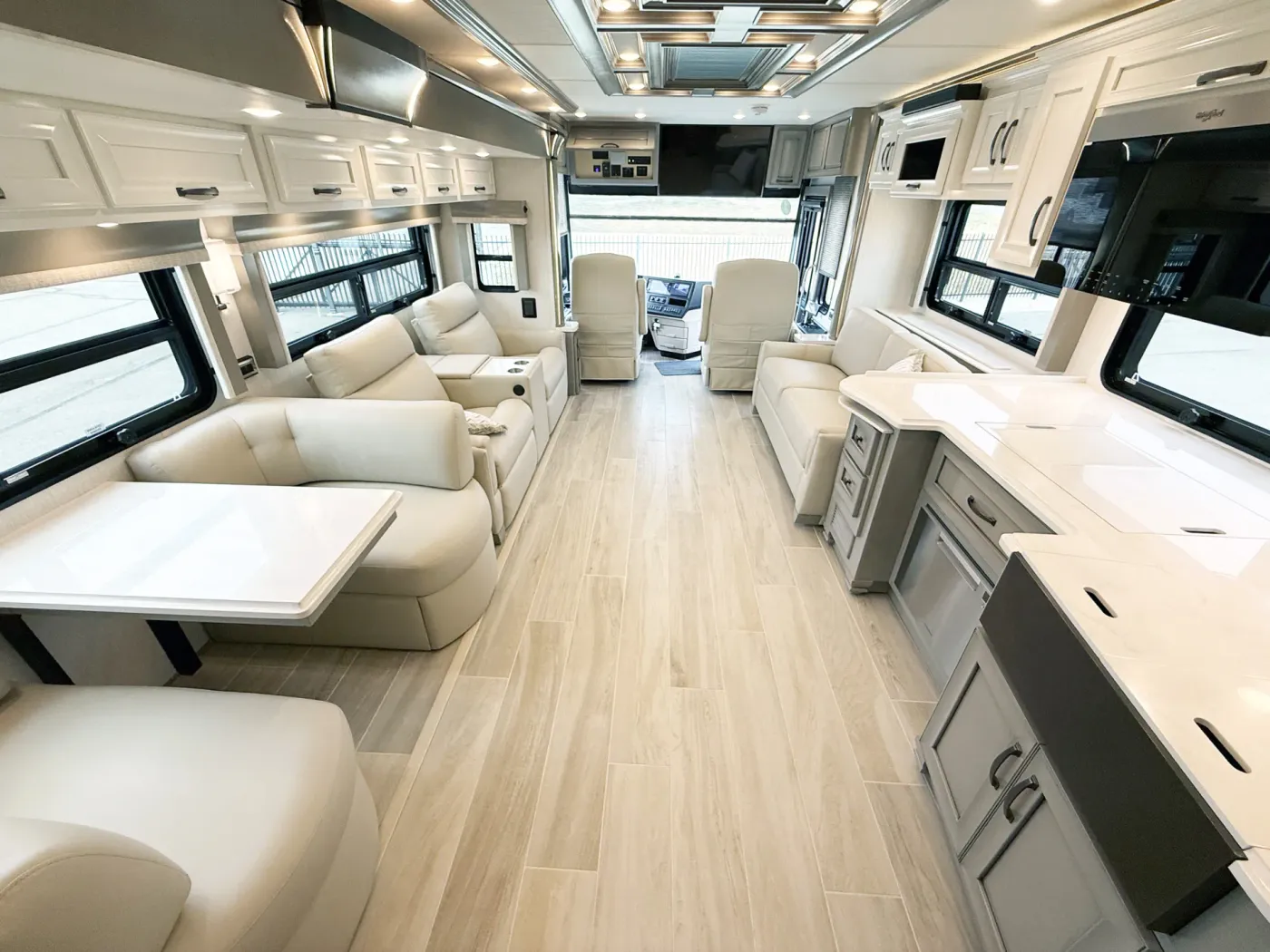 2026 Newmar Dutch Star 4081 | Photo 5 of 30