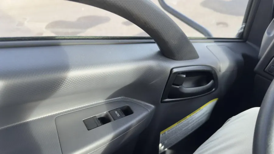 2024 Isuzu NRR | Photo 12 of 17