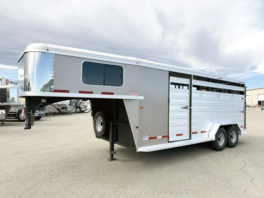 2022 Logan Coach Stock Combo | Photo 15 of 16