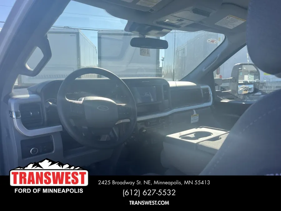 2025 Ford Super Duty F-550 | Photo 4 of 11