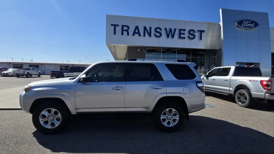 2022 Toyota 4Runner | Photo 1 of 29