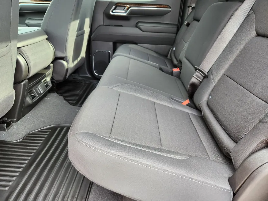 2025 GMC Sierra 1500 Elevation | Photo 10 of 28